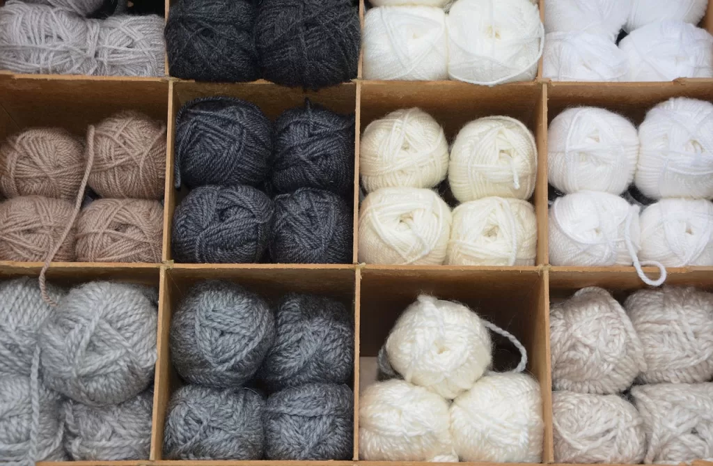balls of wool, colors, grey-2674988.jpg